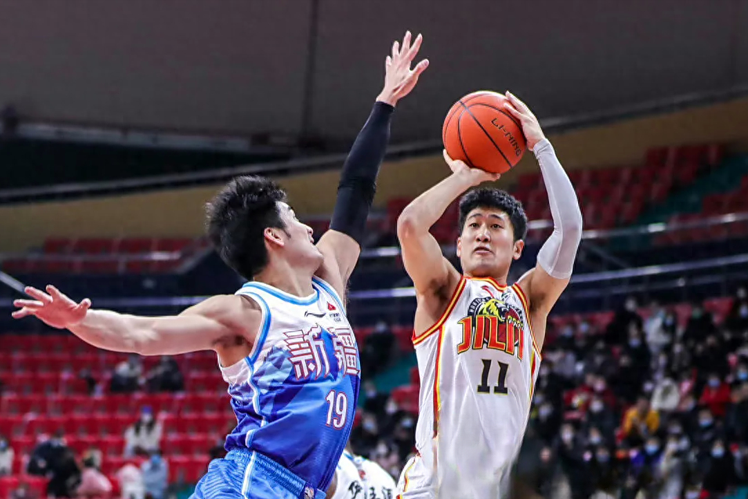 开云-排球半决赛焦点战：粤西麒麟队强势反弹河套旋风队，客场强势带走胜利。教练团队居功至伟的简单介绍