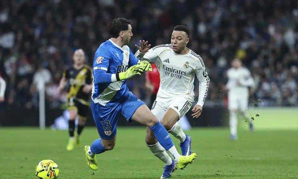 开云体育-关于姆巴佩连续十二场比赛得分超过惊险取胜，热火挑战极限！的信息